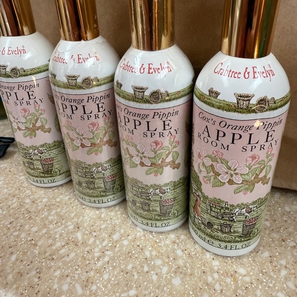 Vintage Crabtree & Evelyn Apple Room Spray Collection with Gold Accents 1 New - Picture 2 of 9